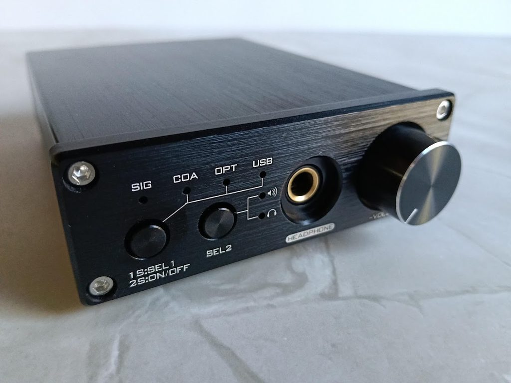 大理石の上に置かれたnobdound Q5 proの画像